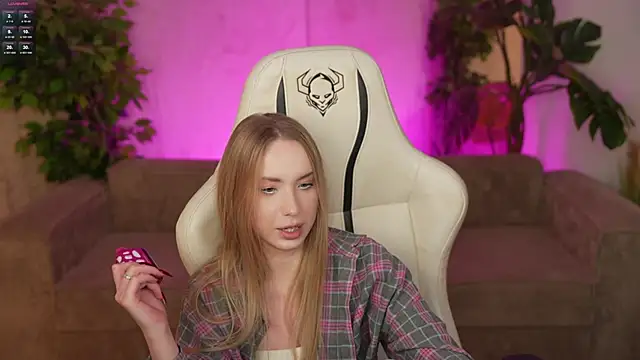 Snapshot of Linda054 chatting on October 27, 8:24 pm Linda054 online show from October 27, 8:24 pm