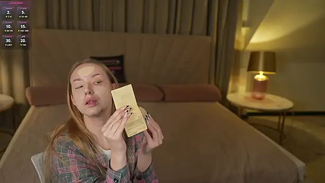 Snapshot of Linda054 chatting on November 20, 1:28 am Linda054 online show from November 20, 1:28 am