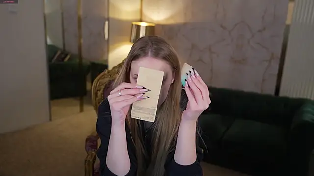 Snapshot of Linda054 chatting on November 28, 1:30 am Linda054 online show from November 28, 1:30 am