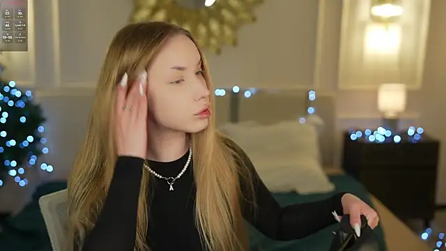 Snapshot of Linda054 chatting on December 20, 1:56 am Linda054 online show from December 20, 1:56 am