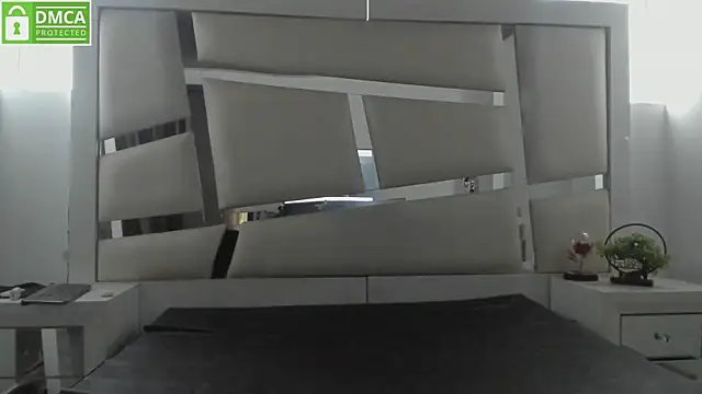 chrystal js online show from February 5, 5:39 pm