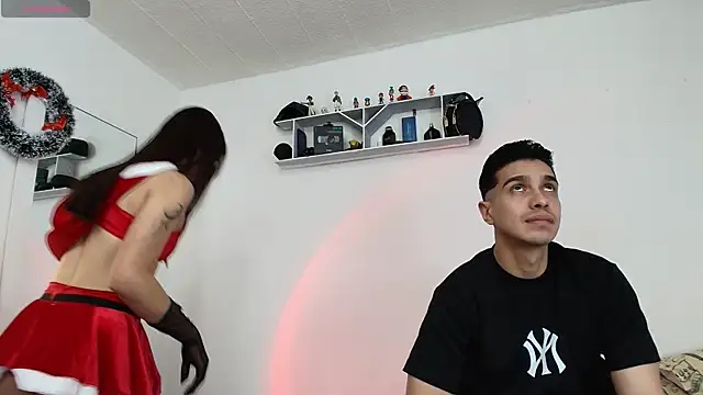 Snapshot of HotCouple_697 chatting on December 15, 5:31 pm HotCouple 697 online show from December 15, 5:31 pm