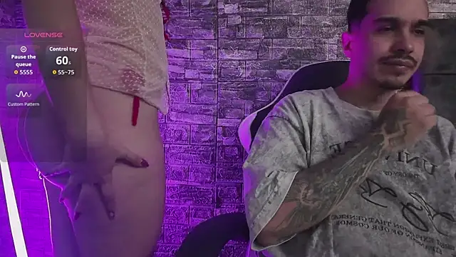 Snapshot of HotCouple_697 chatting on November 10, 6:51 pm HotCouple 697 online show from November 10, 6:51 pm