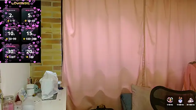 Snapshot of emitaa17228o chatting on January 14, 6:28 pm emitaa17228o online show from January 14, 6:28 pm