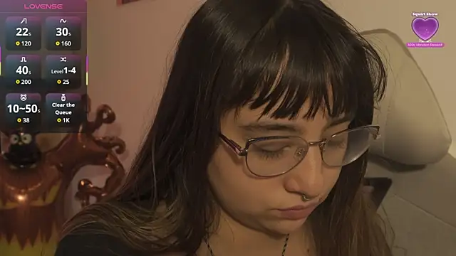 Snapshot of emitaa17228o chatting on November 2, 8:33 pm emitaa17228o online show from November 2, 8:33 pm