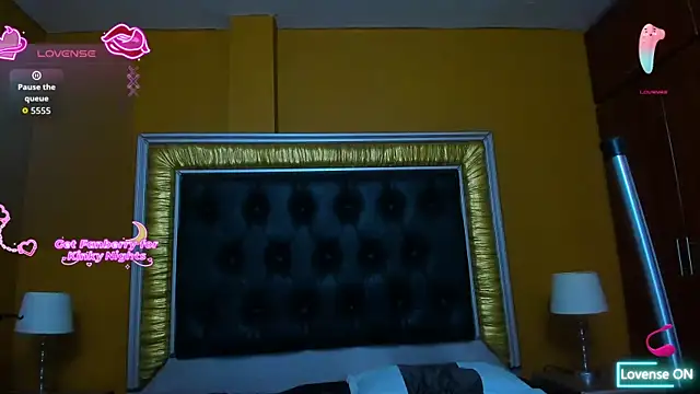 AniEvans  online show from November 2, 7:44 am