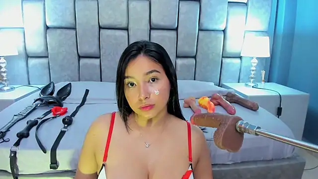 Snapshot of AniEvans_ chatting on June 8, 11:10 am AniEvans online show from June 8, 11:10 am