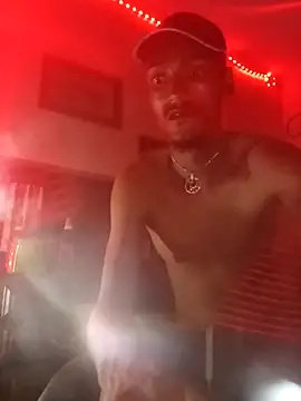 Snapshot of ZaddyBigDee chatting on February 21, 12:22 am ZaddyBigDee online show from February 21, 12:22 am