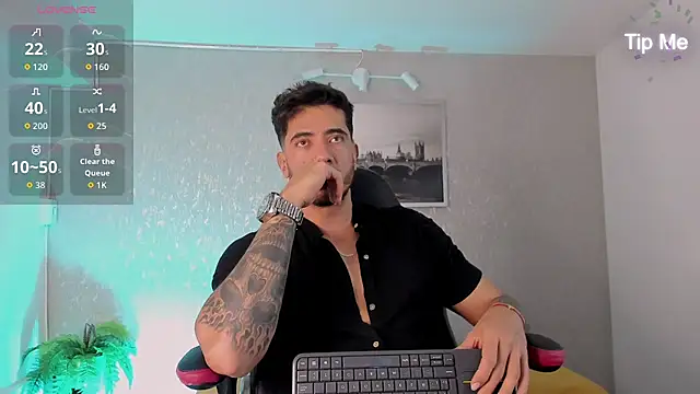 Snapshot of Nate_franco chatting on October 20, 6:36 am Nate franco online show from October 20, 6:36 am