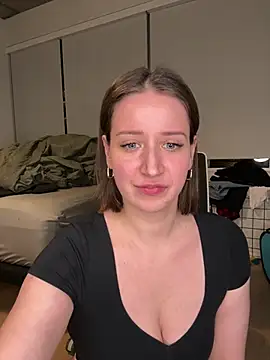 nerdynina online show from December 15, 12:18 am