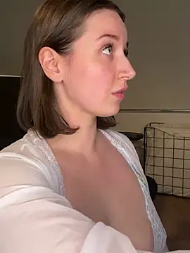 nerdynina online show from February 4, 3:33 am