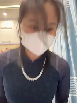 Snapshot of ___Erin___ chatting on June 4, 2:45 pm Erin online show from June 4, 2:45 pm