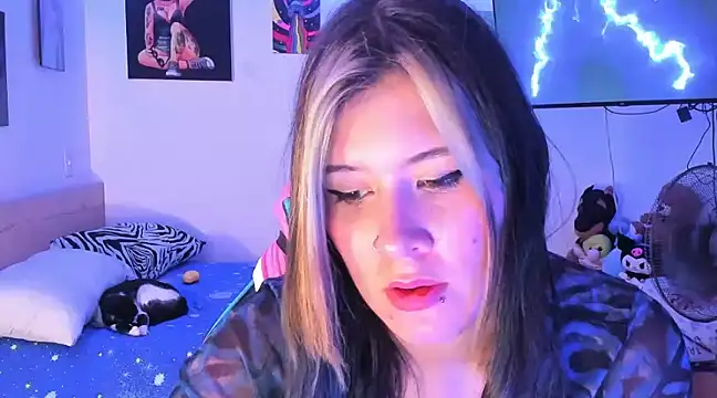 stephany-uwu online show from February 7, 4:37 am