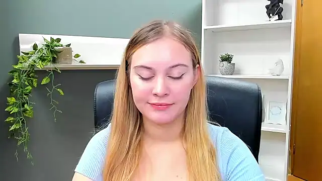 Snapshot of kitty_valeria chatting on January 18, 9:02 am kitty valeria online show from January 18, 9:02 am