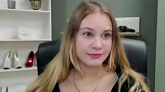 Snapshot of kitty_valeria chatting on September 15, 8:42 pm kitty valeria online show from September 15, 8:42 pm