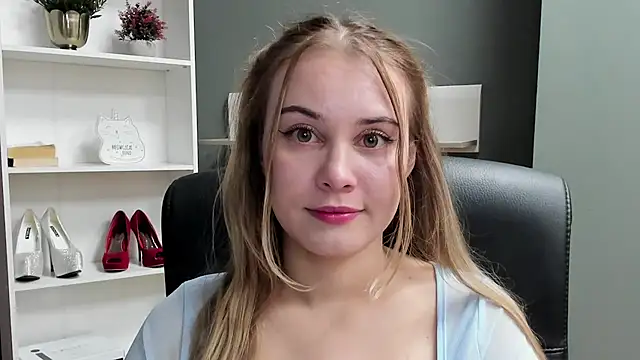 Snapshot of kitty_valeria chatting on December 18, 10:16 pm kitty valeria online show from December 18, 10:16 pm