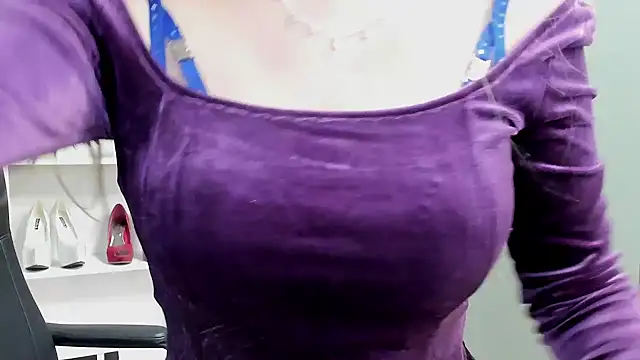 Snapshot of kitty_valeria chatting on January 5, 6:11 pm kitty valeria online show from January 5, 6:11 pm