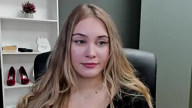 Snapshot of kitty_valeria chatting on January 6, 2:32 pm kitty valeria online show from January 6, 2:32 pm