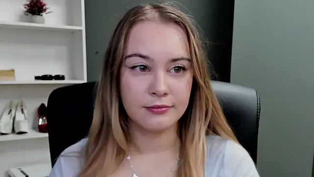 Snapshot of kitty_valeria chatting on January 17, 7:46 am kitty valeria online show from January 17, 7:46 am