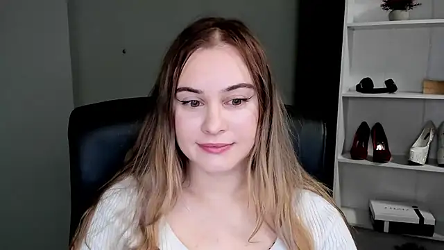 Snapshot of kitty_valeria chatting on February 25, 9:57 pm kitty valeria online show from February 25, 9:57 pm