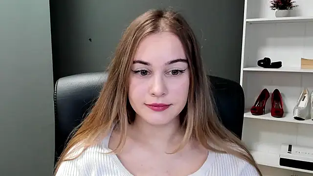 Snapshot of kitty_valeria chatting on March 1, 2:30 pm kitty valeria online show from March 1, 2:30 pm