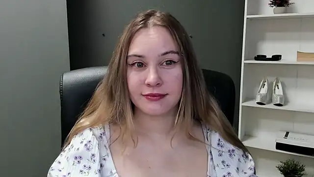 Snapshot of kitty_valeria chatting on March 18, 9:51 pm kitty valeria online show from March 18, 9:51 pm