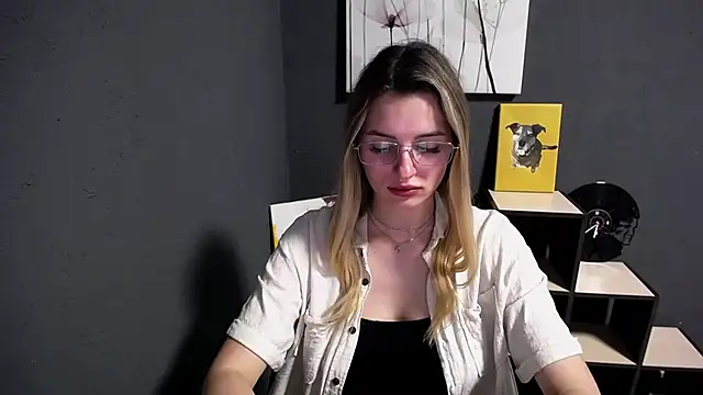 Snapshot of lady_olivia_ chatting on May 20, 12:33 pm lady olivia online show from May 20, 12:33 pm