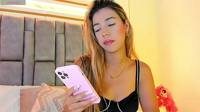 Snapshot of elianabrown chatting on June 17, 11:01 am elianabrown online show from June 17, 11:01 am