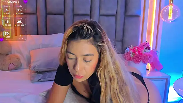 Snapshot of elianabrown chatting on July 2, 3:23 am elianabrown online show from July 2, 3:23 am