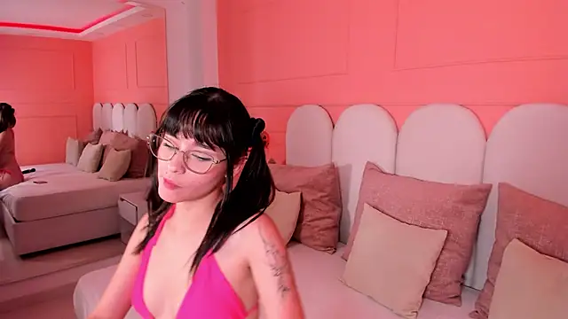 emilly williams  online show from January 30, 8:10 pm