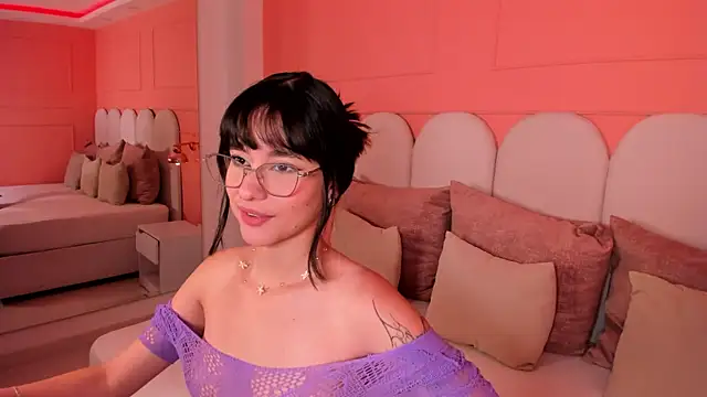 emilly williams  online show from February 17, 5:10 pm