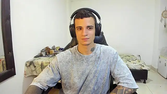 Snapshot of Balo_lovers chatting on October 28, 1:25 pm Balo lovers online show from October 28, 1:25 pm