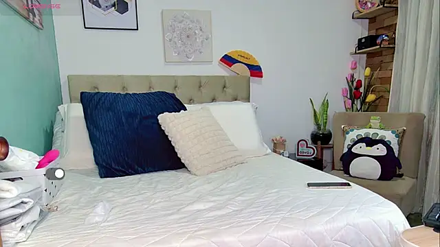 Snapshot of yanella_fire chatting on July 5, 1:18 pm yanella fire online show from July 5, 1:18 pm