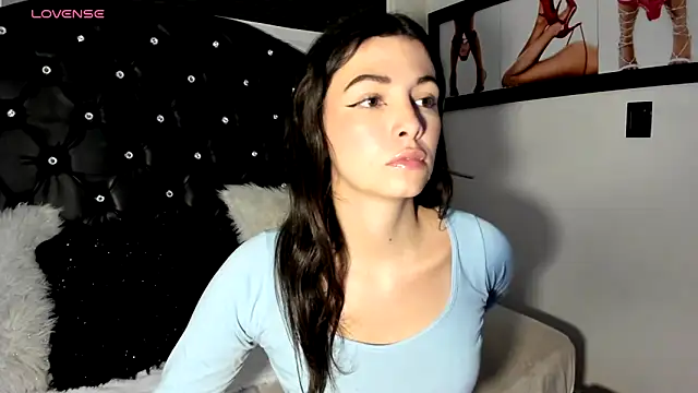 diana queen  online show from December 12, 9:15 pm