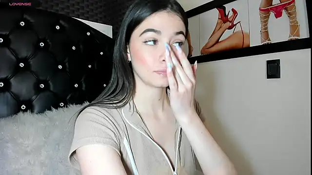 diana queen  online show from November 19, 9:15 pm