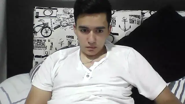 Snapshot of Estebitan_vm chatting on March 1, 3:32 am Estebitan vm online show from March 1, 3:32 am