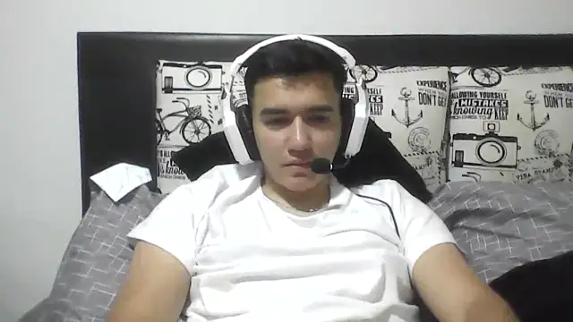 Snapshot of Estebitan_vm chatting on March 25, 5:13 am Estebitan vm online show from March 25, 5:13 am