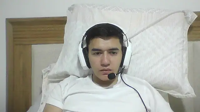 Snapshot of Estebitan_vm chatting on March 30, 5:08 am Estebitan vm online show from March 30, 5:08 am