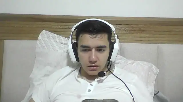 Snapshot of Estebitan_vm chatting on March 31, 4:57 am Estebitan vm online show from March 31, 4:57 am