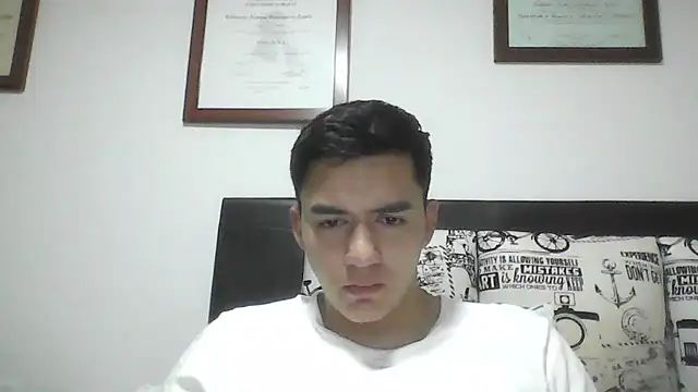Snapshot of Estebitan_vm chatting on April 7, 4:24 am Estebitan vm online show from April 7, 4:24 am