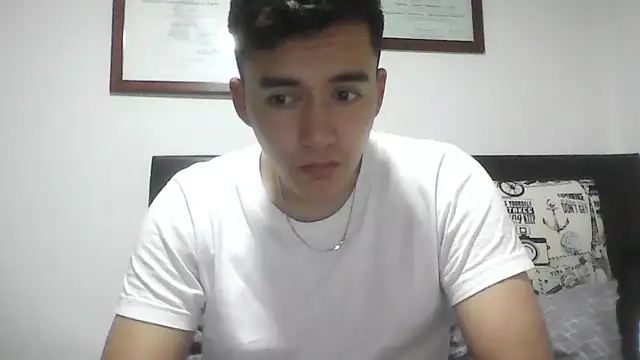 Snapshot of Estebitan_vm chatting on April 16, 2:56 am Estebitan vm online show from April 16, 2:56 am