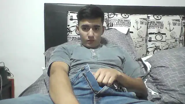 Snapshot of Estebitan_vm chatting on April 18, 1:09 am Estebitan vm online show from April 18, 1:09 am