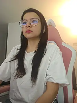 Snapshot of azumiichan chatting on July 9, 12:04 am azumiichan online show from July 9, 12:04 am