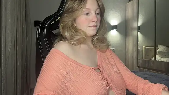 Snapshot of x_ivy_x chatting on December 5, 4:23 pm x ivy x online show from December 5, 4:23 pm