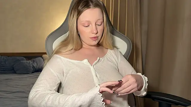 Snapshot of x_ivy_x chatting on September 15, 5:35 pm x ivy x online show from September 15, 5:35 pm