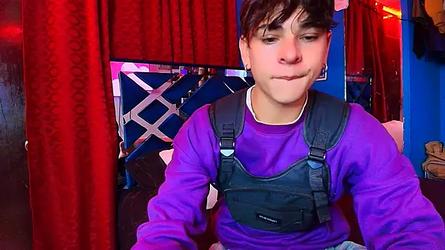 Snapshot of Luke_Howland chatting on May 15, 12:17 am Luke Howland online show from May 15, 12:17 am