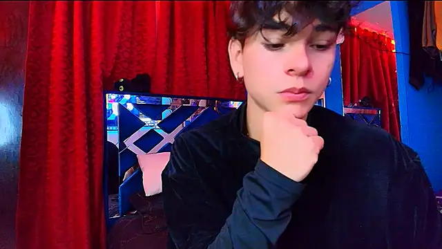 Snapshot of Luke_Howland chatting on May 28, 8:50 pm Luke Howland online show from May 28, 8:50 pm