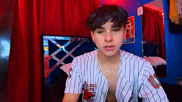 Snapshot of Luke_Howland chatting on June 2, 11:51 pm Luke Howland online show from June 2, 11:51 pm