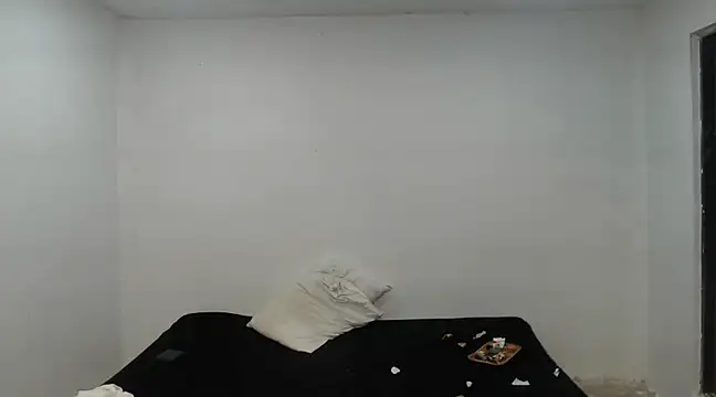 Snapshot of danielitopapuu chatting on February 21, 1:11 pm danielitopapuu online show from February 21, 1:11 pm