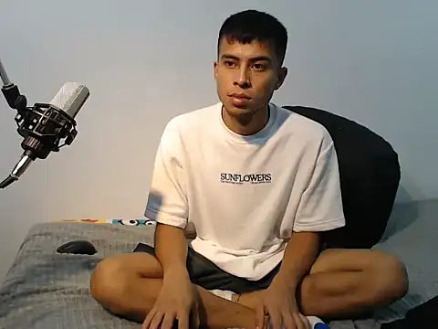 Snapshot of danielitopapuu chatting on February 27, 5:45 am danielitopapuu online show from February 27, 5:45 am